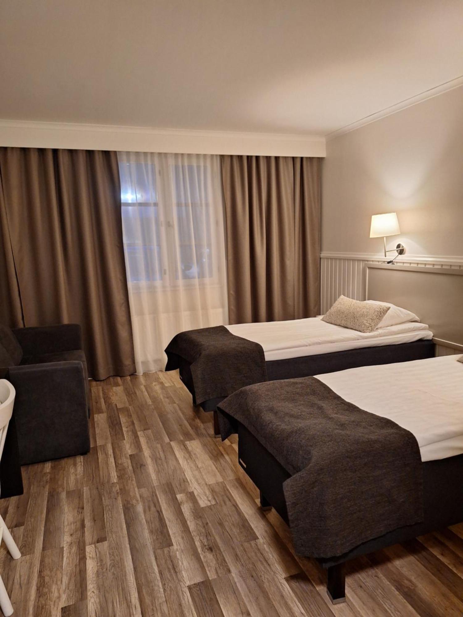 Juthbacka Hotell Uusikaarlepyy Extérieur photo